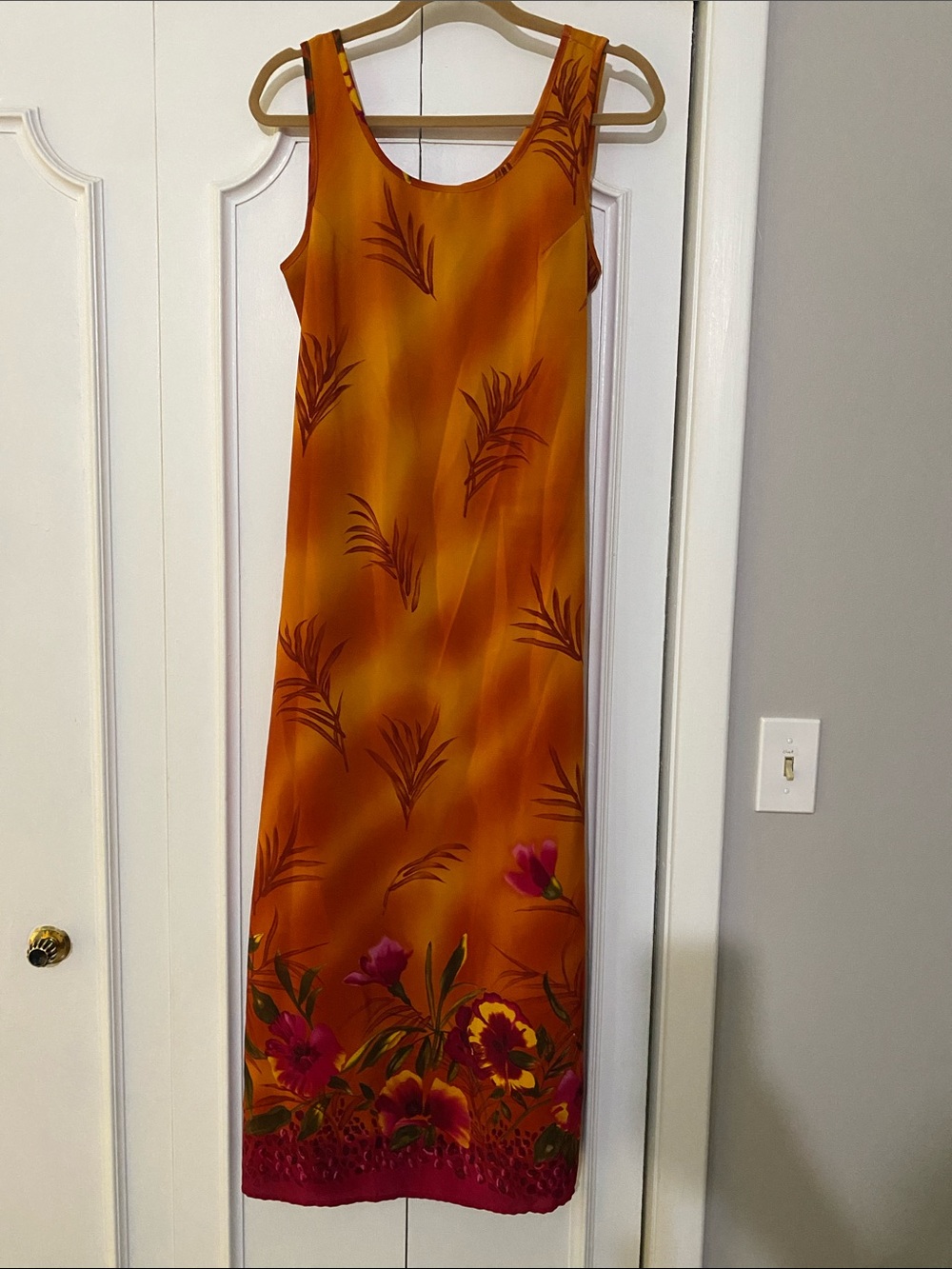 Sleeveless Hawaiian Floral Border Orange Maxi Dress - size Medium